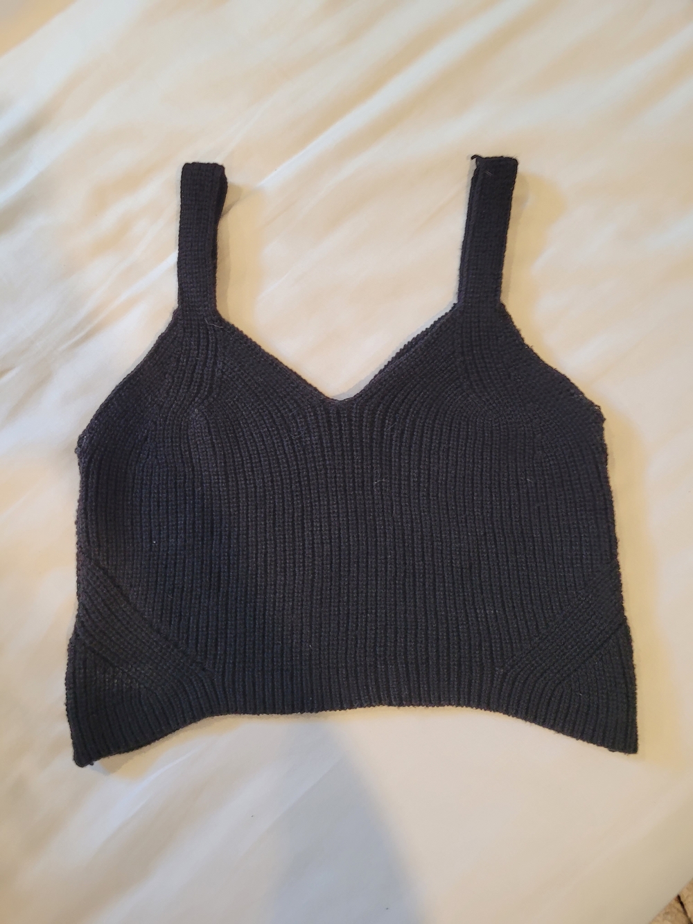 Vero Moda Black Ribbed V‑Neck Knit Crop Tank